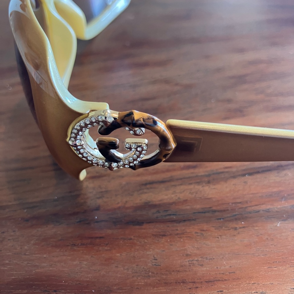 Gucci Women's Brown Gradient Oversized Sunglasses with Gold Trim - Picture 7 of 8